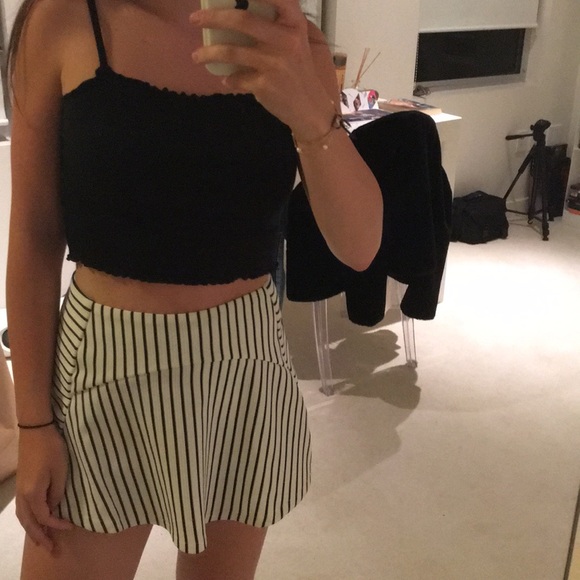 LF Dresses & Skirts - LF skort